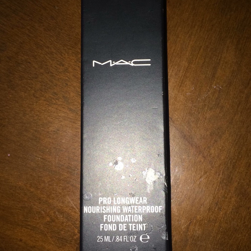 MAC Pro Longwear Nourishing Waterproof Foundation